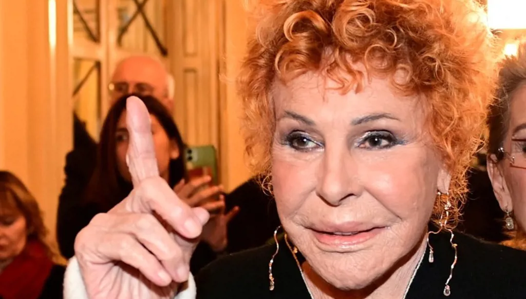 وفاة المغنية الإيطالية أورنيلا فانوني عن 91 عاماً