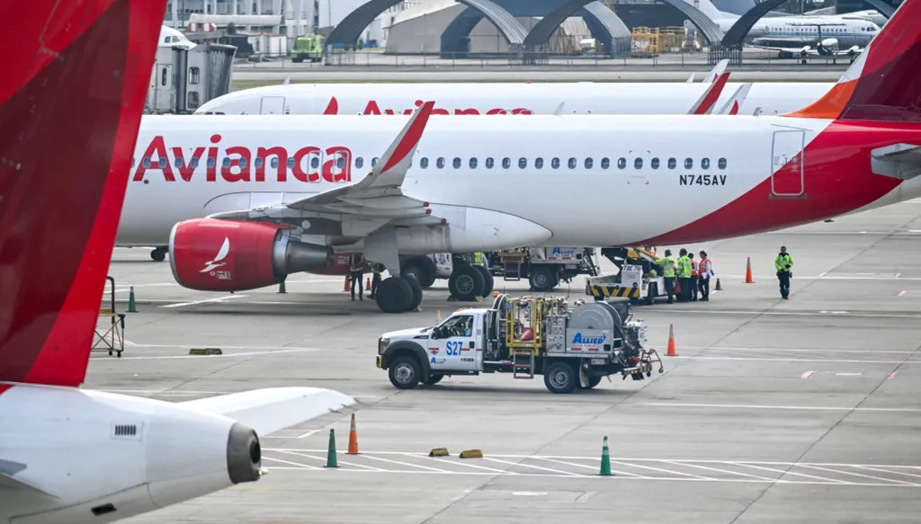 شركات طيران تُلغي رحلاتها إلى فنزويلا بعد تحذير أميركي من مخاطر "النشاط العسكري المتزايد"