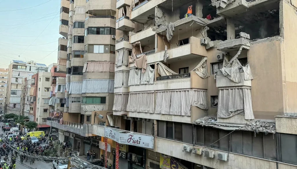 يديعوت أحرونوت: إسرائيل تتابع خلفاء محتملين للطبطبائي وقد تحدد أهدافاً أخرى في المستقبل