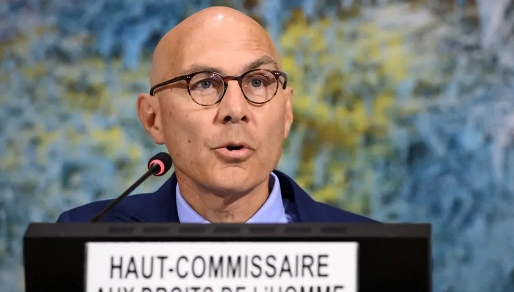 المفوض الأممي لحقوق الإنسان يدعو لوقف القتال فوراً في السودان