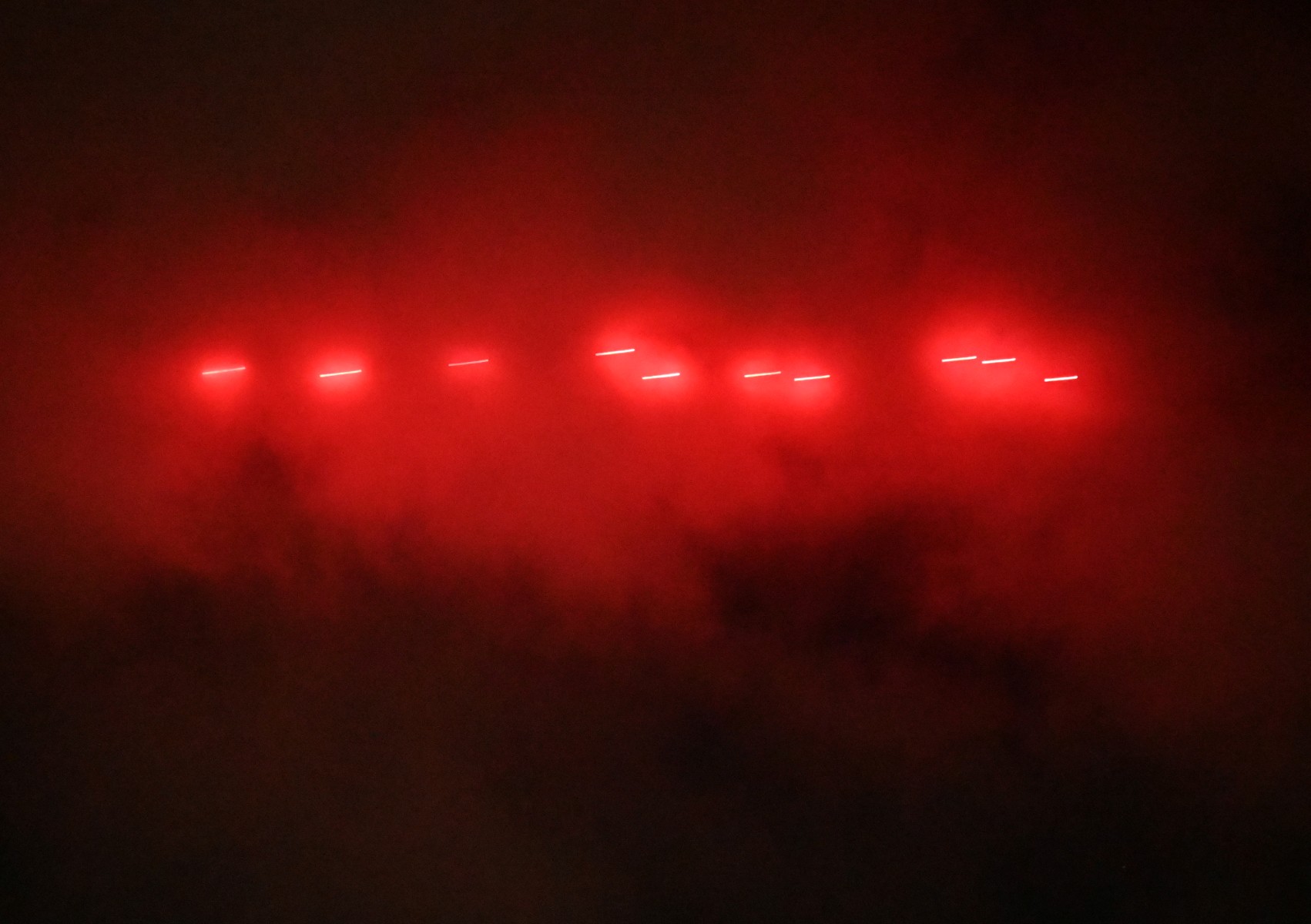 الدفاعات الجوية الأوكرانية تتصدى لمسيرات روسية (أ ف ب)