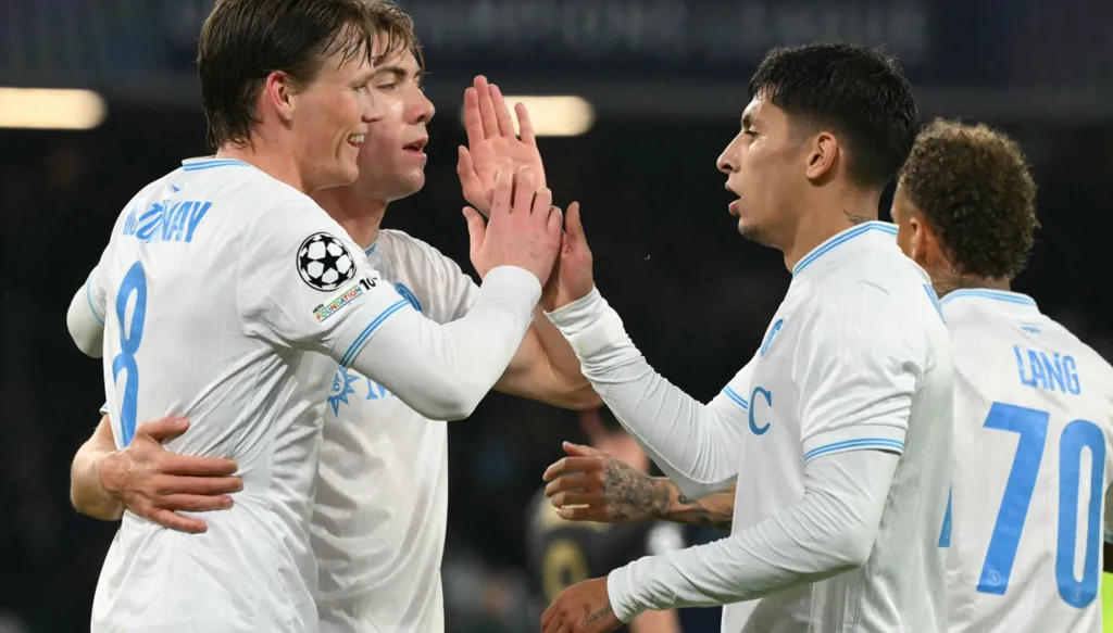 نابولي يعبر بركلات الترجيح وإنتر يسحق فينيتسيا في كأس إيطاليا