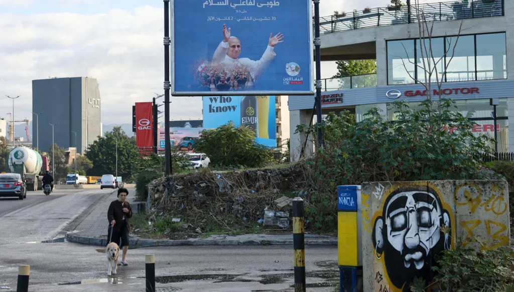 الشبيبة والبابا لاوون: مشهدية واقعية و"هدية - مفاجأة"... استحضار للقاء يوحنا بولس الثاني و"هدم جدران الخوف"