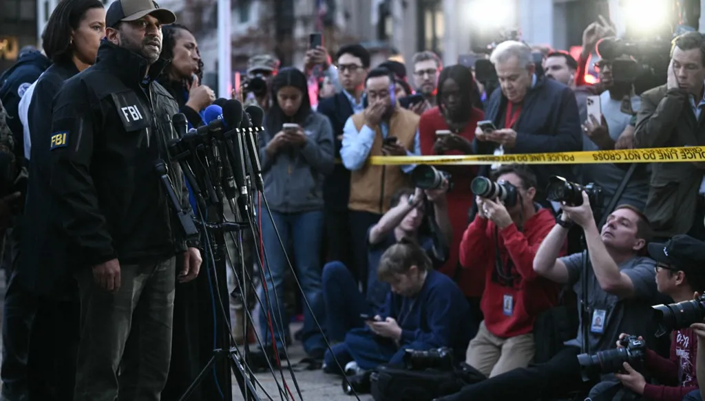 "عقاب جماعي" بعد إطلاق النار في الولايات المتحدة... ترامب: عمل إرهابي!