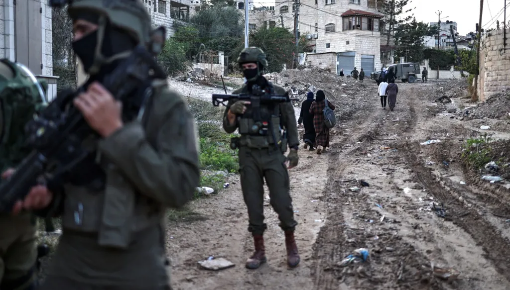 بالفيديو - الجيش الإسرائيلي يقتحم مدينة طوباس وبلدة عقابا