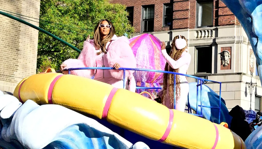 موكب عيد الشكر السنوي لـ Macy’s... إبهار بعربات Labubu وKPop Demon Hunters