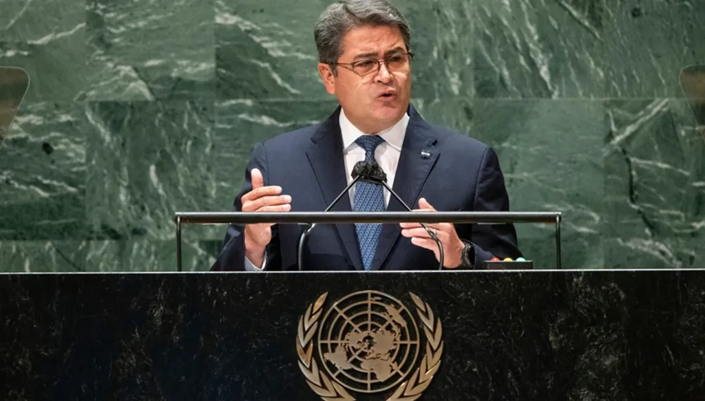 ترامب يعلن عزمه منح عفوٍ كامل لرئيس هندوراس السابق المحكوم بـ45 عاماً