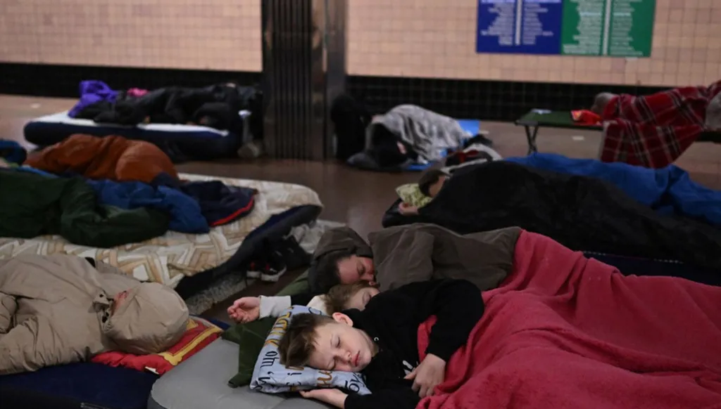 هجوم روسي بطائرات مسيرة على كييف يخلّف إصابات