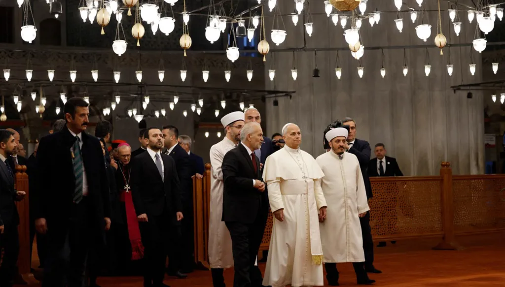 بالفيديو- البابا لاوون يزور الجامع الأزرق في اسطنبول