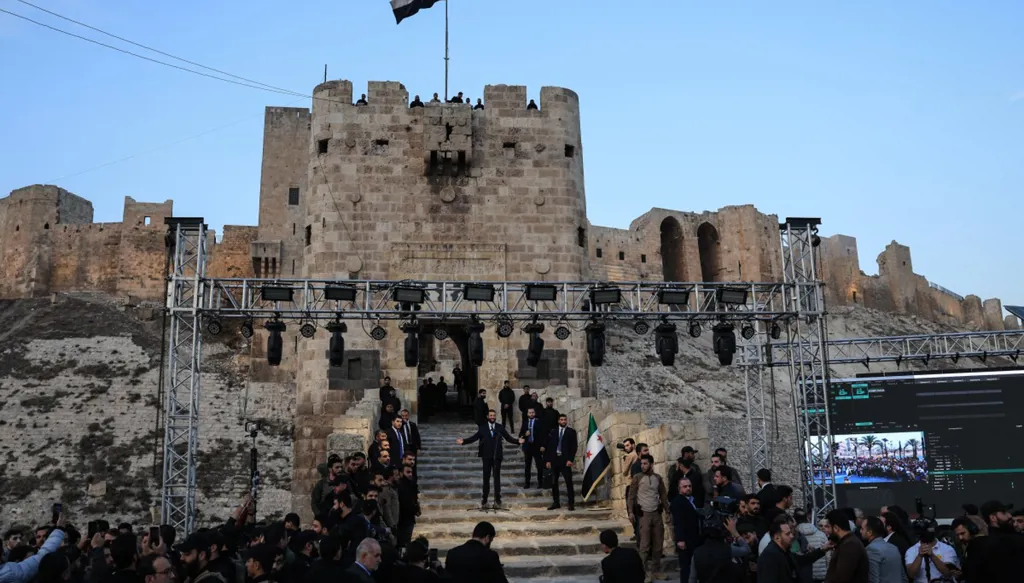 عامٌ على سوريا الجديدة: هل وُلدت الحرّية الثقافية أم تبدّلت أقنعة الرقابة؟