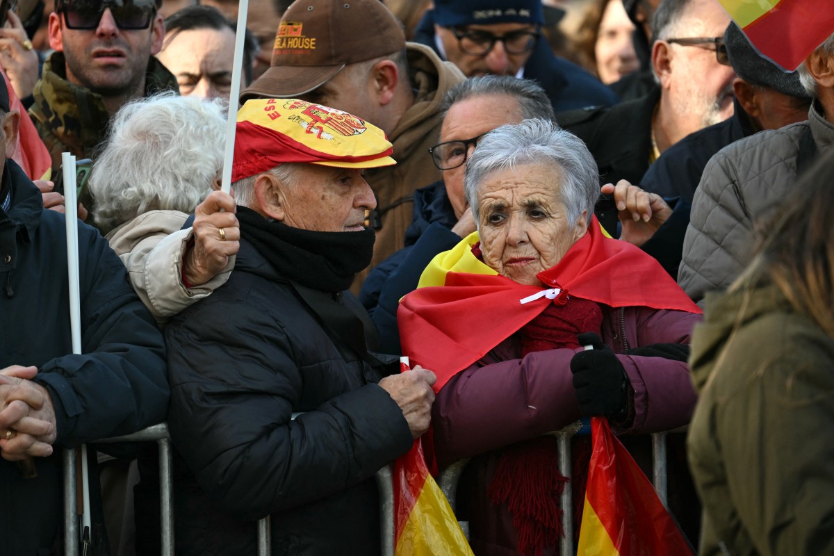 مشاركون في التظاهرة (أ ف ب)