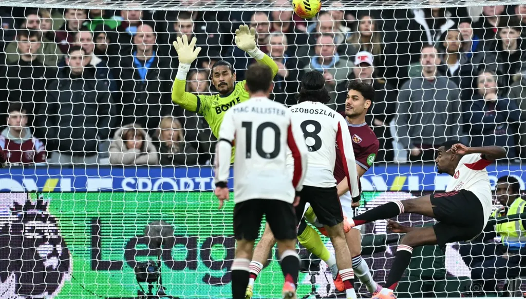 إيزاك يُنهي صيامه التهديفي ويقود ليفربول لإسقاط وست هام (فيديو)