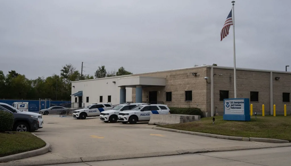 أميركا تعلّق جميع طلبات الهجرة لرعايا 19 دولة