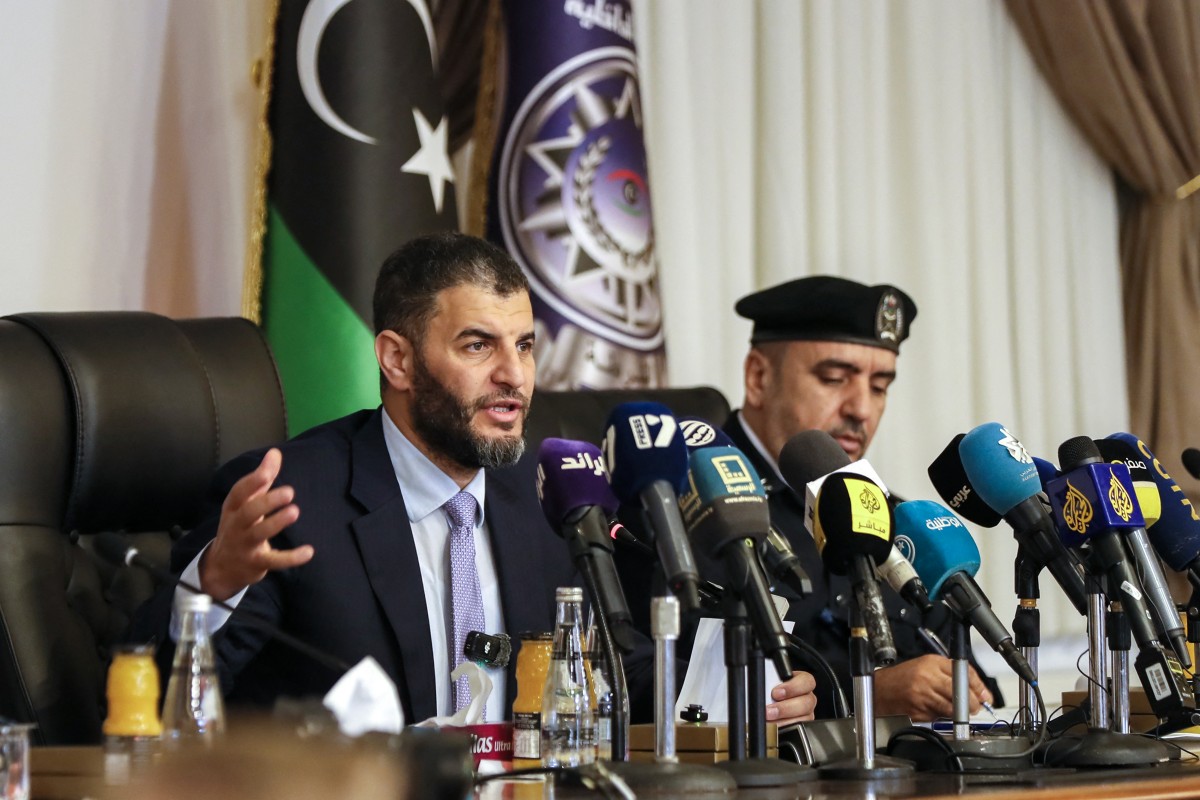 وزير داخلية حكومة طرابلس عماد الطرابلسي متحدثاً خلال مؤتمر صحافي عن أزمة المهاجرين غير الشرعيين في ليبيا. (أ ف ب)