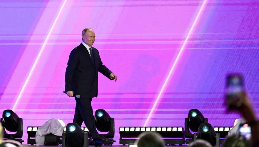 بوتين يدعو الى التعاون مع المساعي الأميركية... والولايات المتحدة تعلّق بعض عقوباتها على شركة نفط روسية