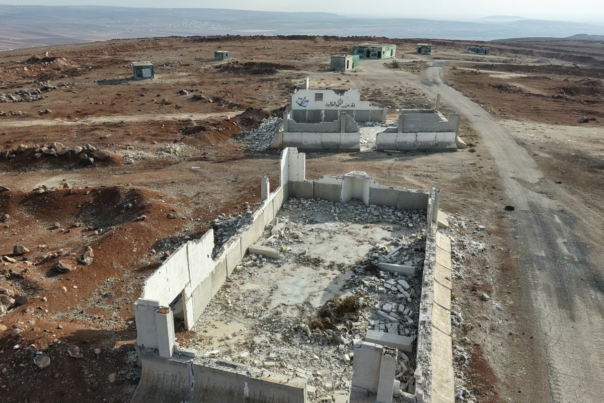 قاعدة عسكرية مهجورة في حلب (أ ف ب).