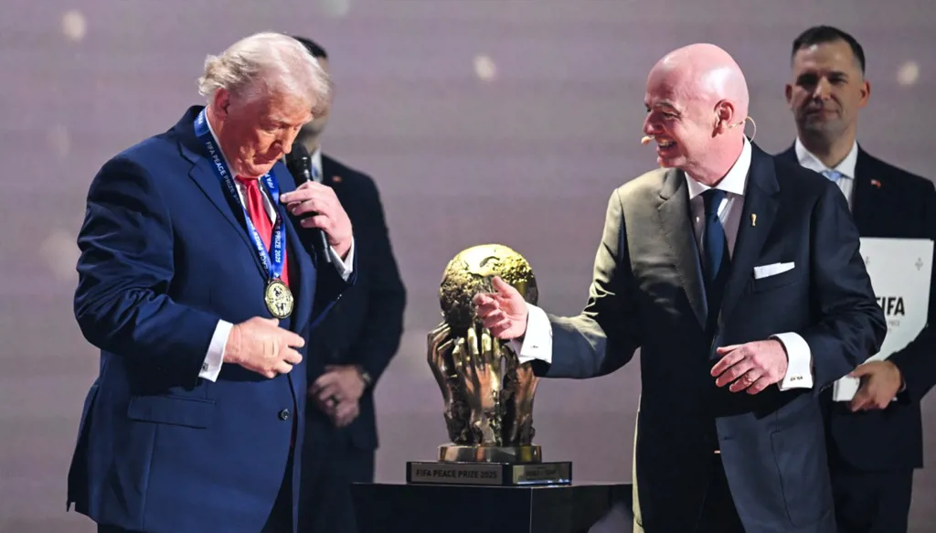 اتهامات خطيرة لرئيس "فيفا": "انتهاك الحياد" من أجل ترامب