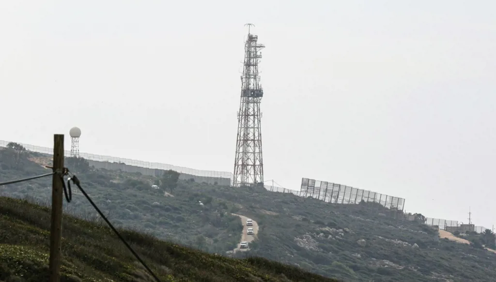 موقع إسرائيلي قُبالة الناقورة جنوبي لبنان (أ ف ب).