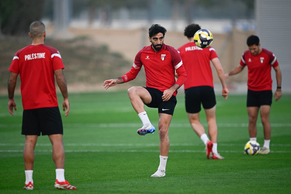 من تمارين منتخب فلسطين قبل مواجهة سوريا في كأس العرب. (أ ف ب)