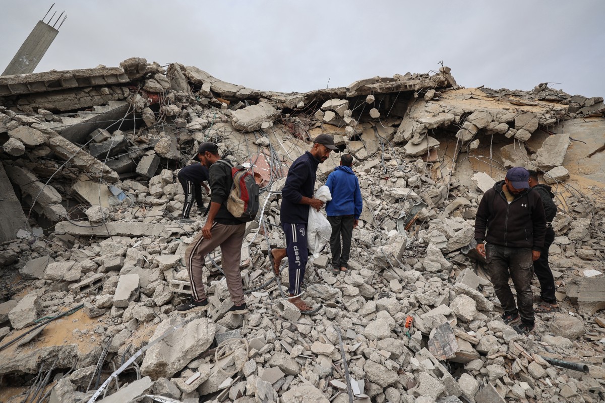 فلسطينيون في غزة. (أ ف ب)