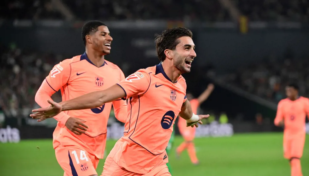 ثلاثية توريس تتصدّر المشهد في "مهرجان" برشلونة وريال بيتيس