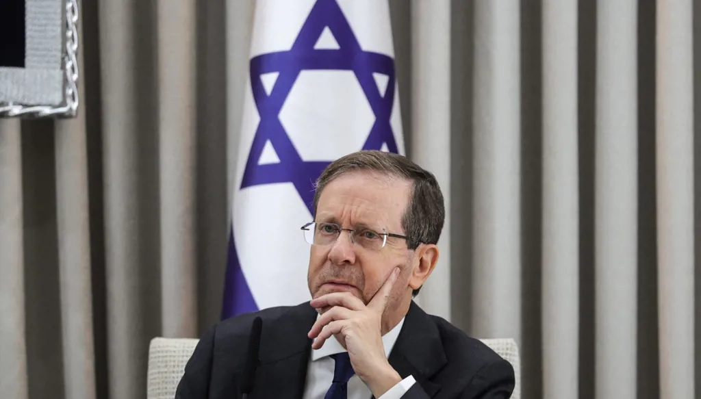 هرتسوغ يرفض دعوات ترامب للعفو عن نتنياهو: أحترم صداقته