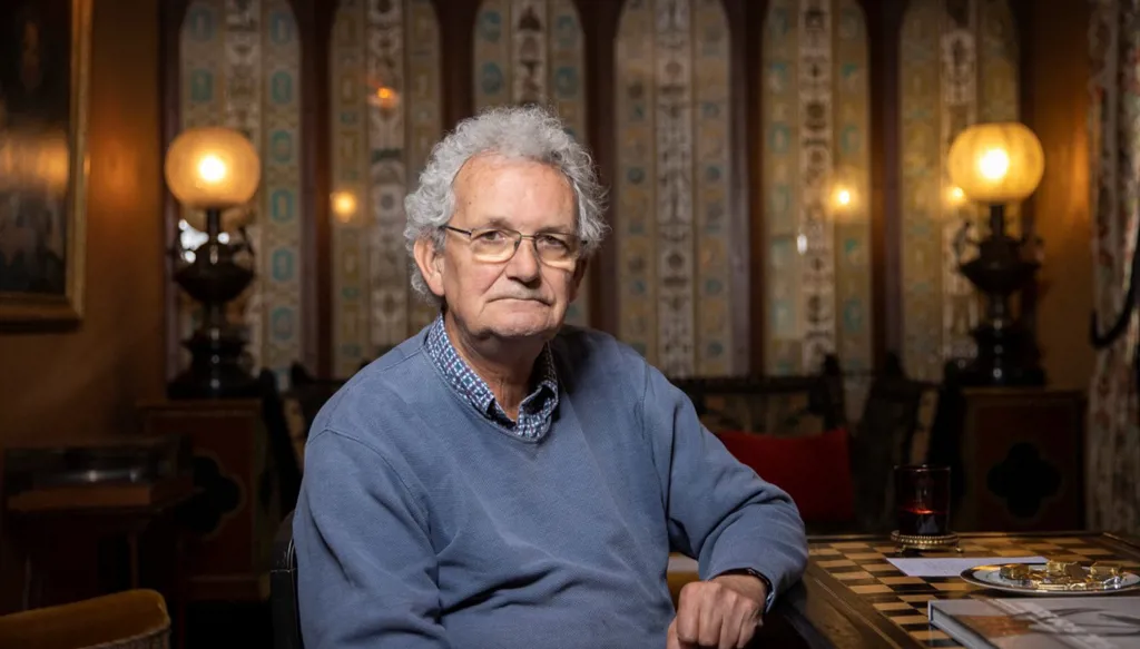 وفاة المصوّر البريطاني مارتين بار عن 73 عاماً