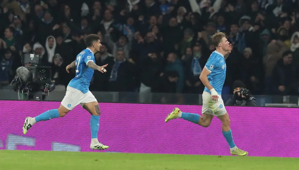 نابولي يقهر جوفنتوس ويستعيد صدارة الدوري الإيطالي