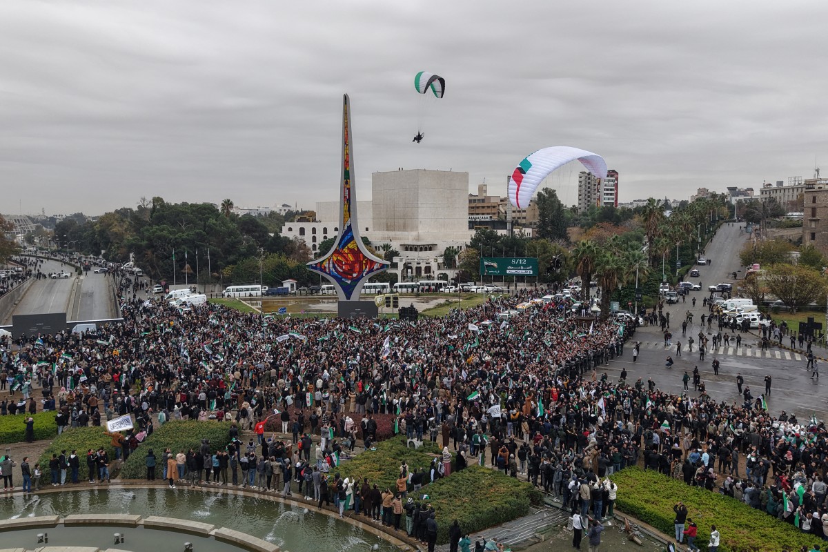 احتفالات في ساحة الأمويين (أ ف ب).