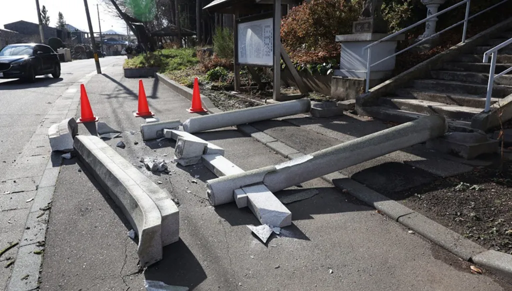 اليابان ترفع التحذير من وقوع تسونامي بعد زلزال قوي