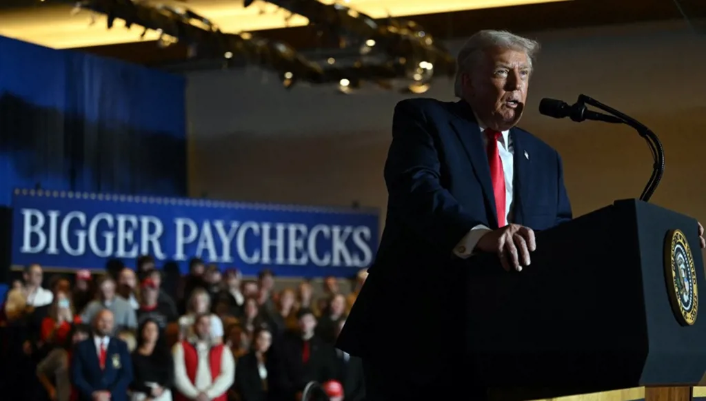 ترامب يؤكّد أن الأسعار تنخفض "بشكل كبير" بفضله