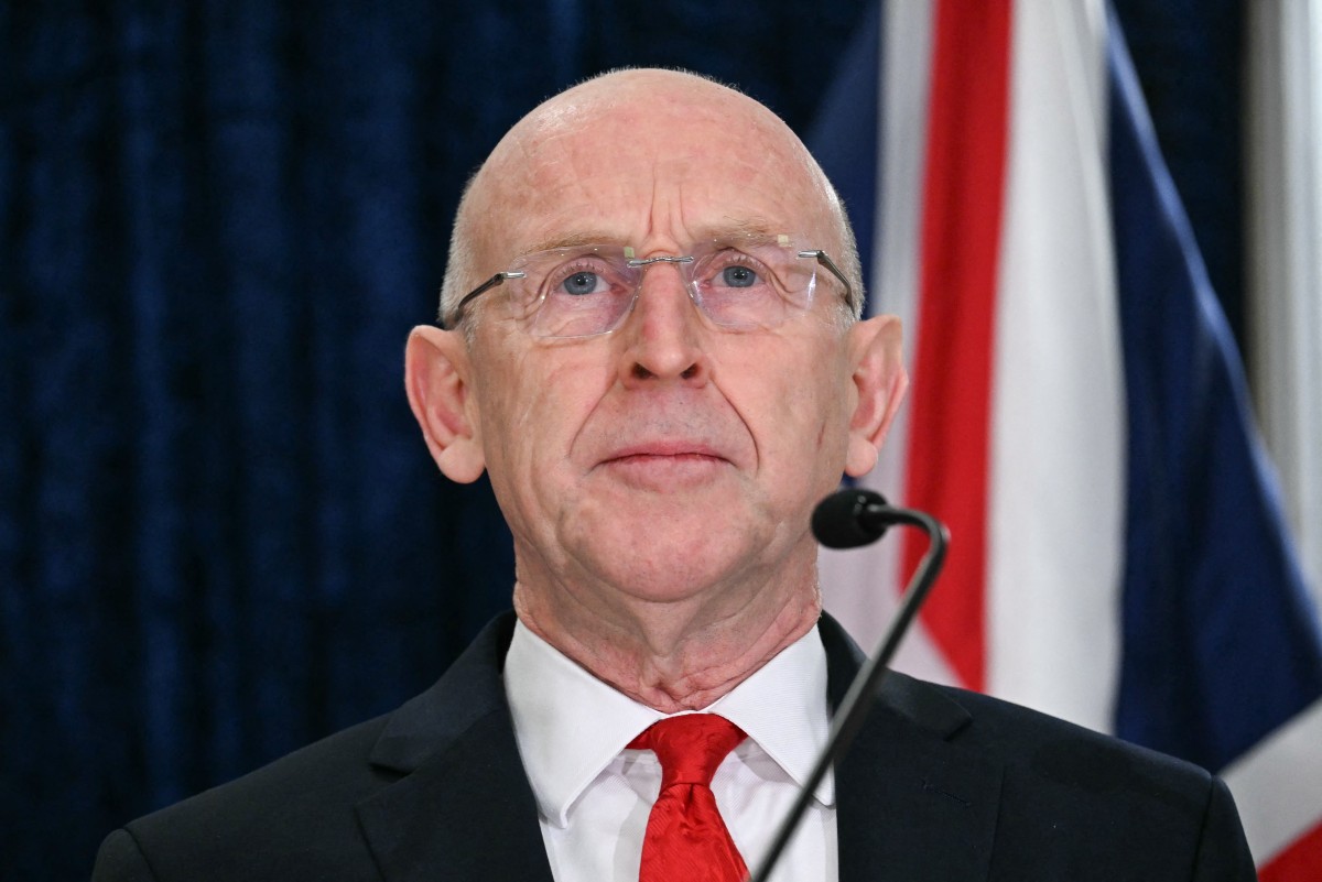 وزير الدفاع البريطاني جون هيلي. (أ ف ب)