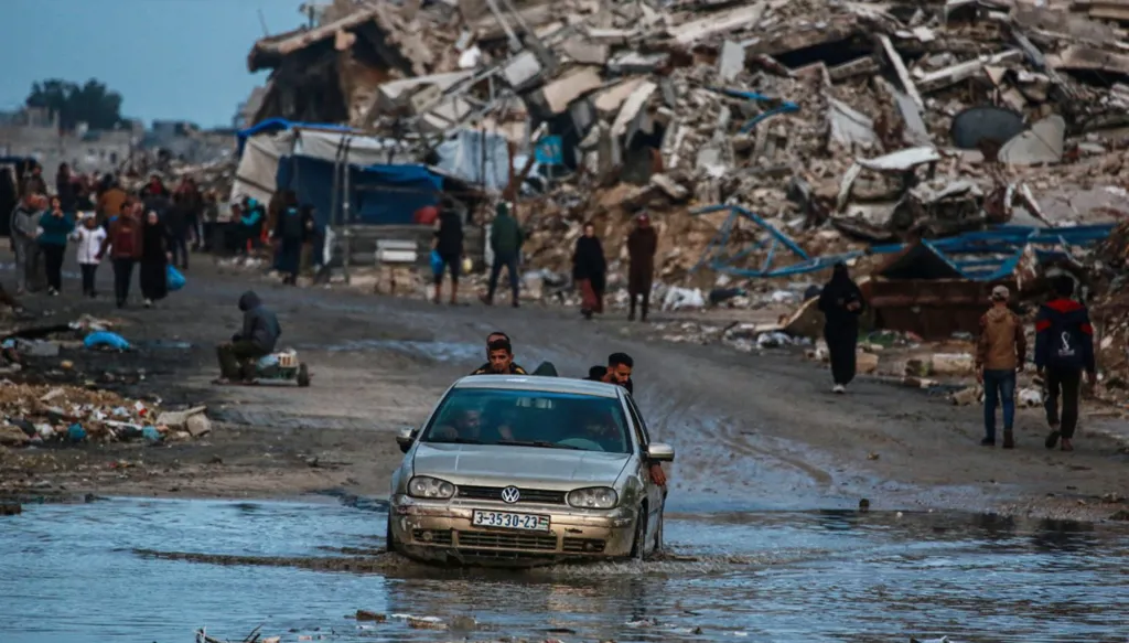 منخفض جوي في غزة... 300 ألف أسرة بلا مأوى والأونروا تناشد!