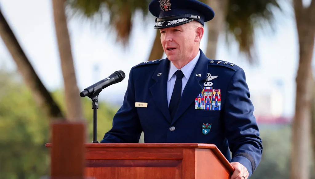 مقتل ثمانية أشخاص بغارات أميركية على ثلاثة مراكب في شرق المحيط الهادئ