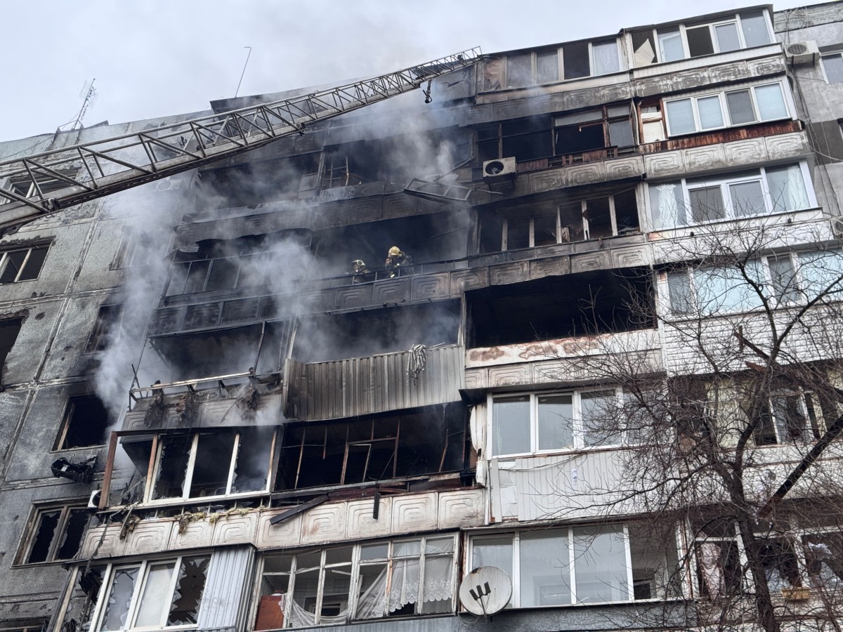 إصابة مبنى في زابوريجيا. (أ ف ب)