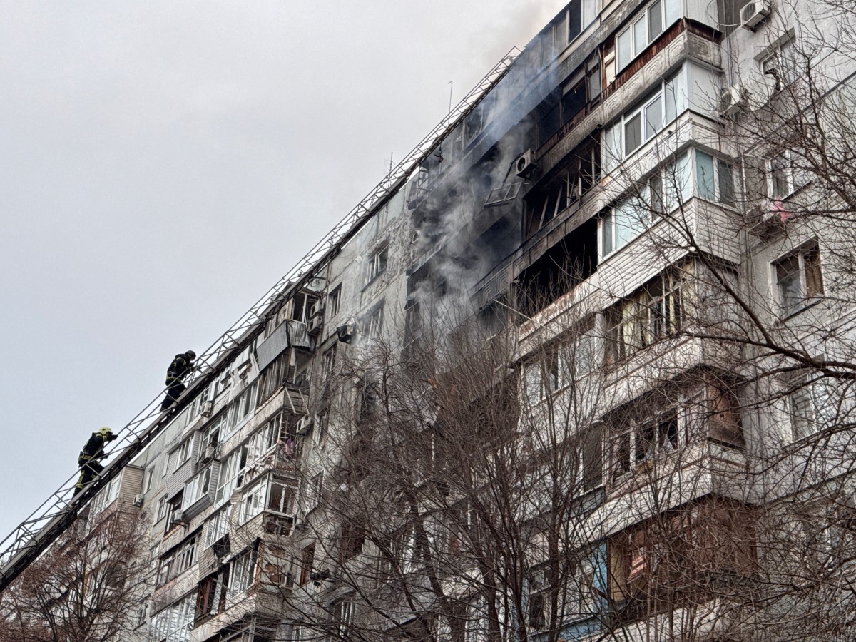 احتراق مبنى في أوكرانيا. (أ ف ب)