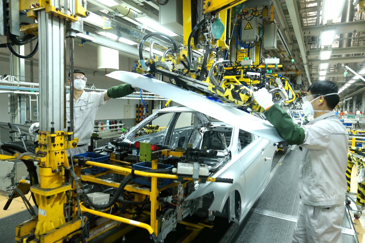 صناعة السيارات في الصين (أ ف ب).