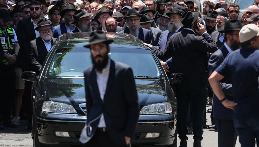 زيارة مشبوهة وتدريبات عسكرية محتملة... ماذا كشف تتبّع خطى منفذي هجوم بوندي؟