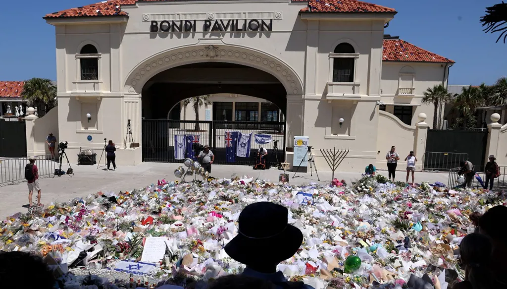 الشرطة الأسترالية توجّه تهم الإرهاب وقتل 15 شخصاً لمنفذ اعتداء بوندي