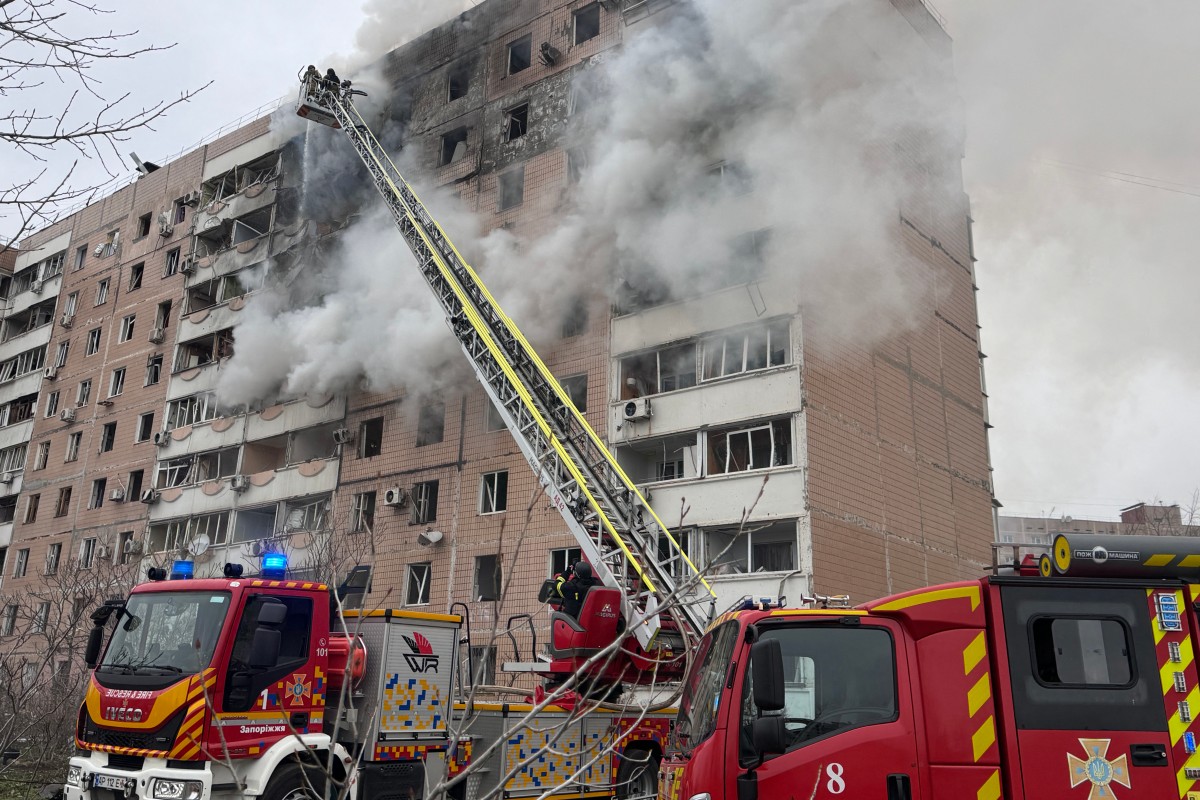 حريق بمبنى في أوكرانيا. (أ ف ب)