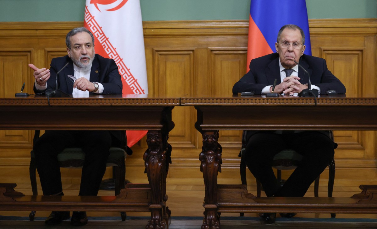 لافروف وعراقجي. (أ ف ب)