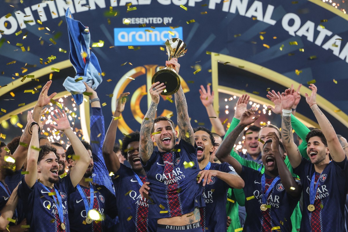 من احتفالات باريس سان جيرمان بكأس القارات في قطر. (أ ف ب)