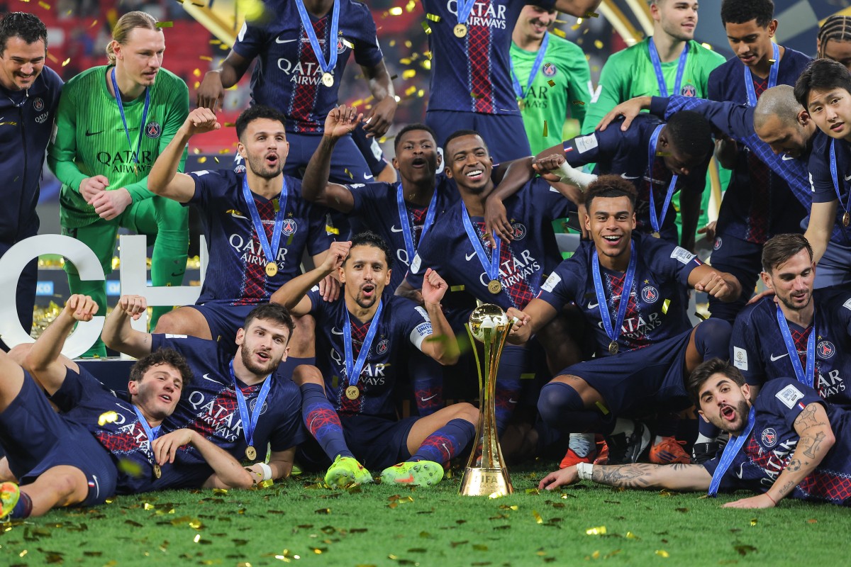 من احتفالات باريس سان جيرمان بكأس القارات في قطر. (أ ف ب)