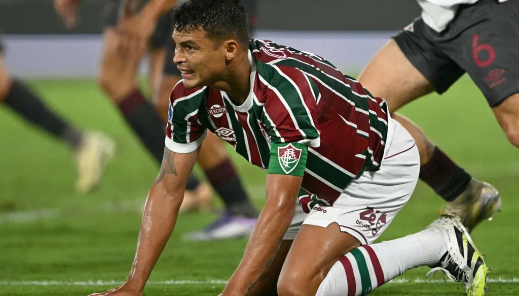 تياغو سيلفا يعود إلى أوروبا بعمر 41 عاماً