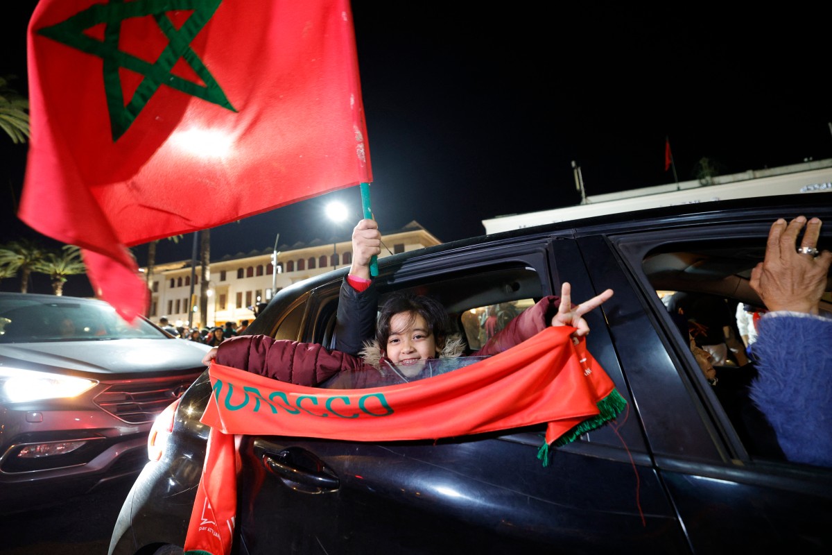 من احتفالات الجمهور المغربي. (أ ف ب) 