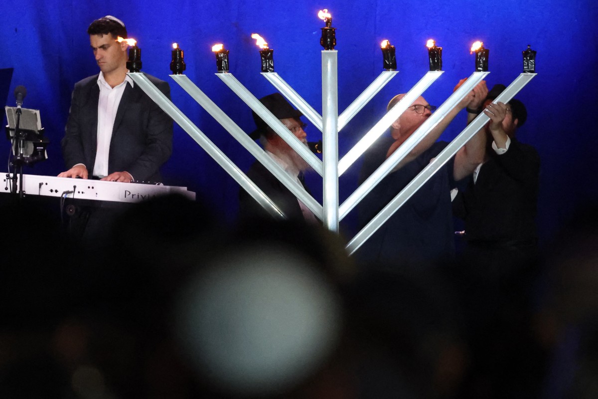 خلال مراسم التأبين التي أُقيمت لضحايا إطلاق النار على شاطئ بونداي في سيدني. (أ ف ب)