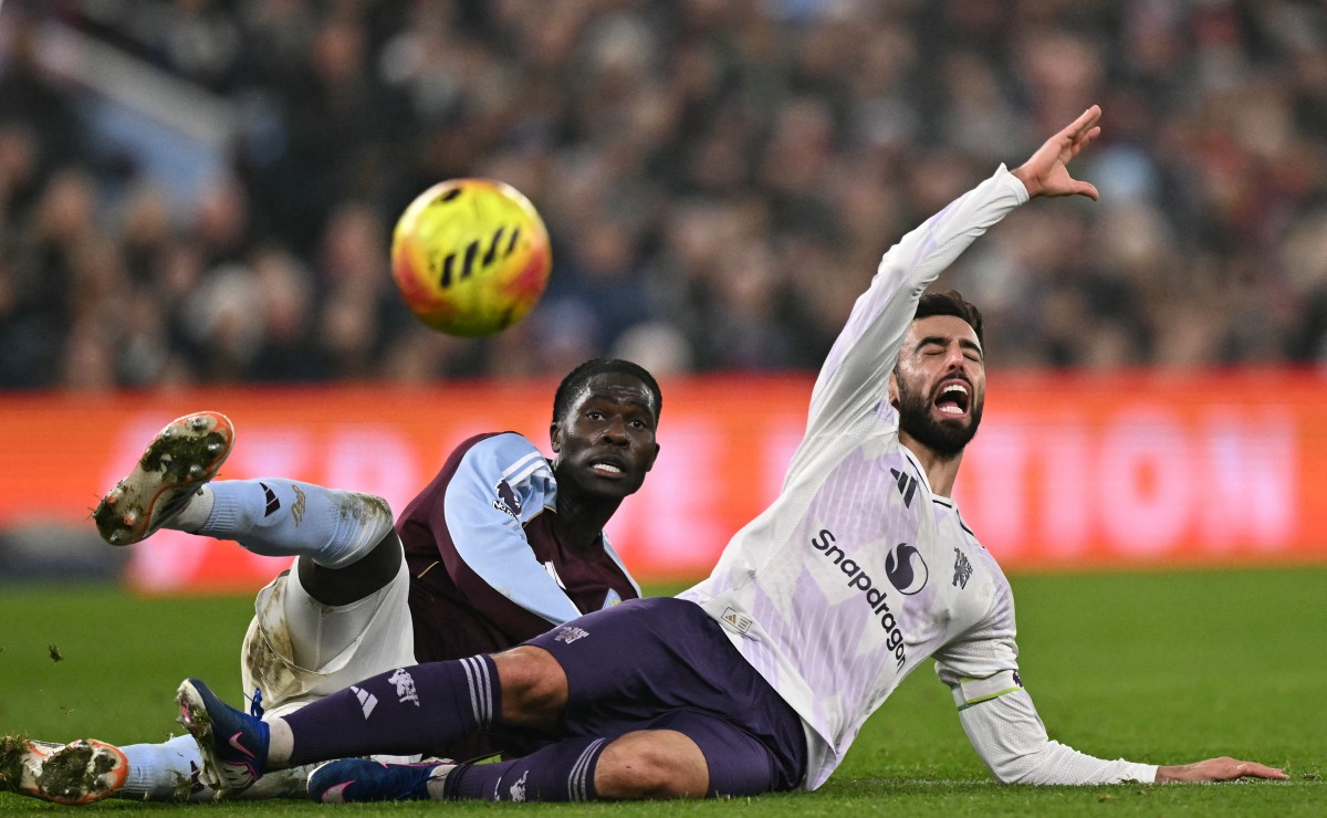 برونو فيرنانديز بعد تعرّضه للإصابة أمام أستون فيلا. (أ ف ب)