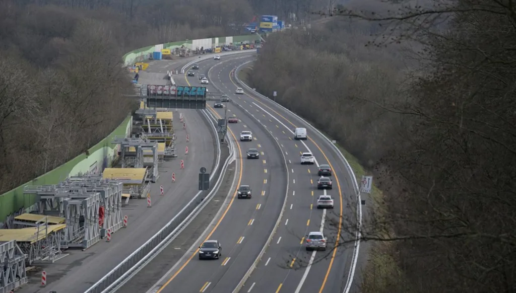 بريطانيا وألمانيا توقعان صفقة أنظمة مدفعية متنقلة بقيمة 70 مليون دولار