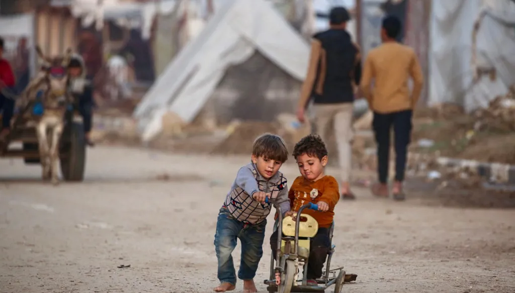 بين الإيديولوجيا الصلبة والفكر المرن: تحوّلات العقل العربي المعاصر