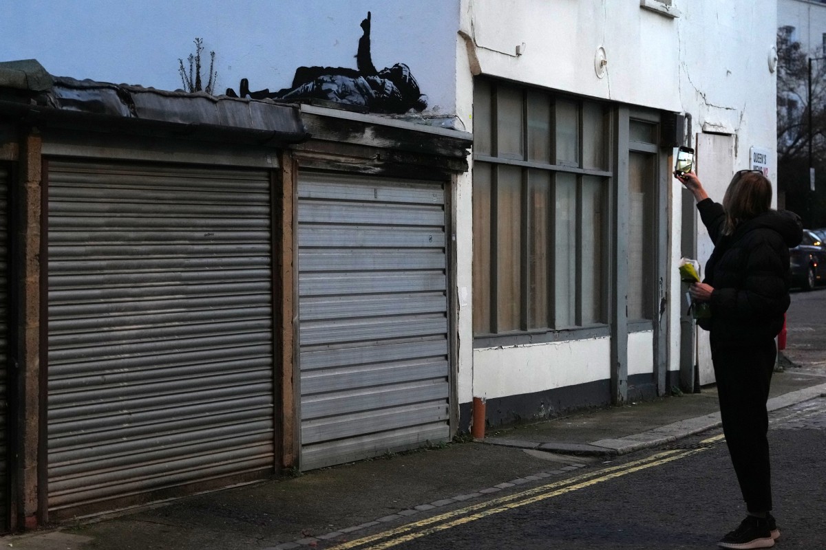 جدارية بانكسي الجديدة في لندن. (أ ف ب)